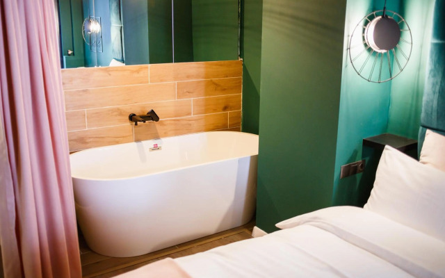 Green Velvet City Retreat