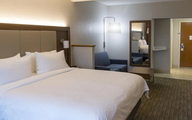 Holiday Inn Express Hotel & Suites Louisville South - Hillview