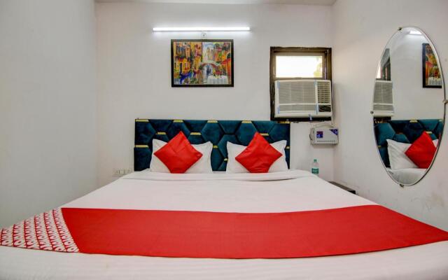 OYO Flagship 80478C Yadav Residency