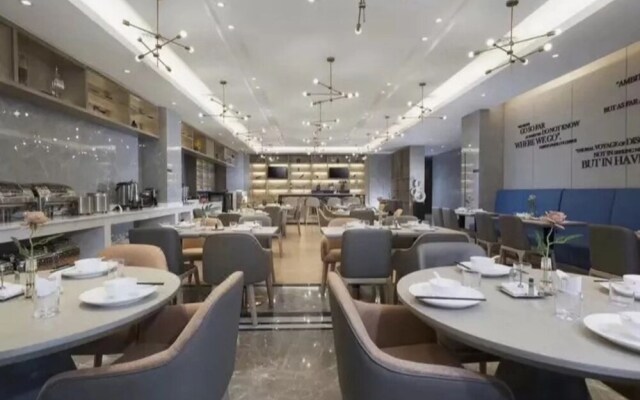 Naive S Hotel