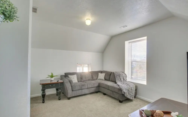 1 Block to Town! Convenient Logan Apartment