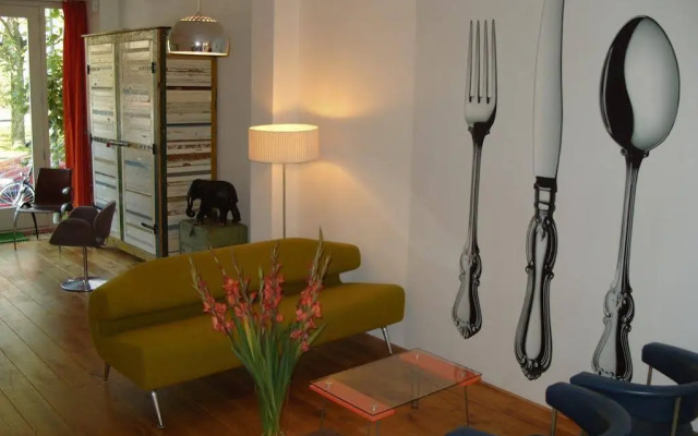 Studio Zaagmolen, Superb stylish apartment, 65m2 with private garden, close to city centre