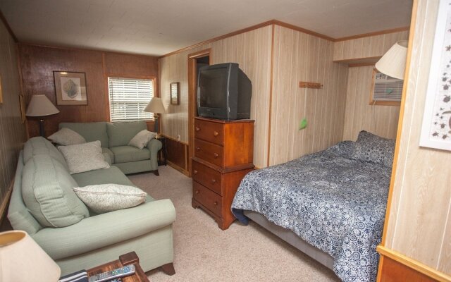 Native Sun 2 Bedroom Cottage by RedAwning