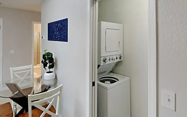 Cozy East Hill Getaway