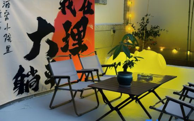 Dimple Courtyard | 10 Cats · Cat Cuddles  | Healing Cat-Friendly Homestay (Dali Ancient City) – Outside – Dali