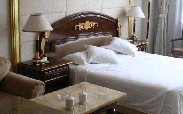 Royal Palace Hotel