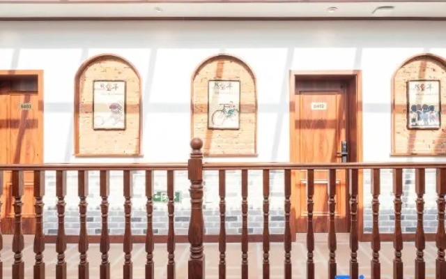 Nostalgia Hotel(Beijing Tiananmen Square & Qianmen Subway Station)