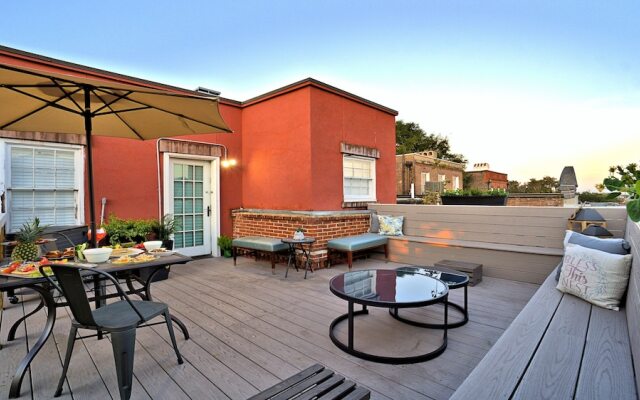Sprawling Penthouse with Rooftop Deck Blocks from the River
