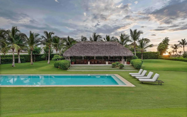 Magnificent 5BR Modern Tropical Villa With Pool