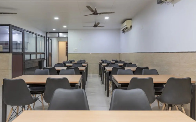 Silver Key Pooth Kalan by OYO Rooms