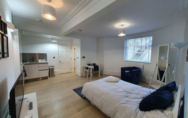 Lux Kings RD City Centre Studio Apartment Reading