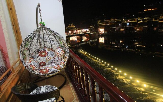 Fenghuang Memory Linjiang Inn