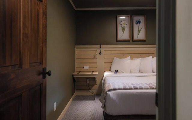 Highland Haven Creekside Inn
