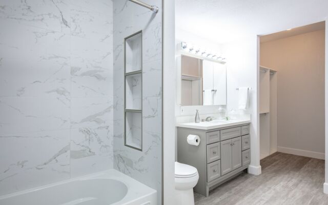 8140 E Pine - 6 Br Home