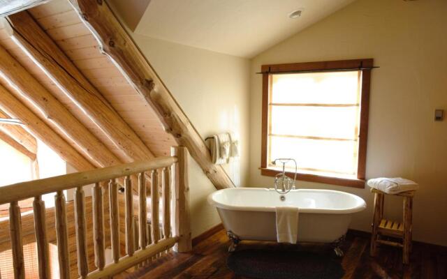 Snow Creek Cabins by Fernie Lodging Co