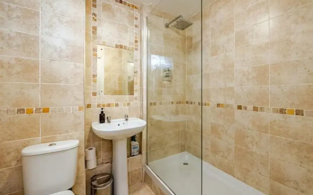 2 Bed Flat - Sleeps 4 - Pets - Parking - Garden