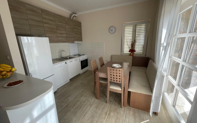 Apartment Ante - 200 m from beach: A2 Starigrad-Paklenica, Zadar riviera