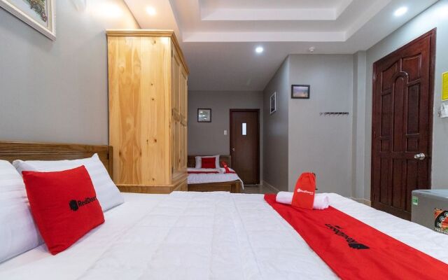 RedDoorz Plus near Vincom Go Vap 3