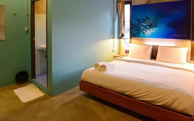 Seabox Khaolak Hostel