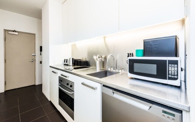 Executive Two Bed Penthouse Studio in the City