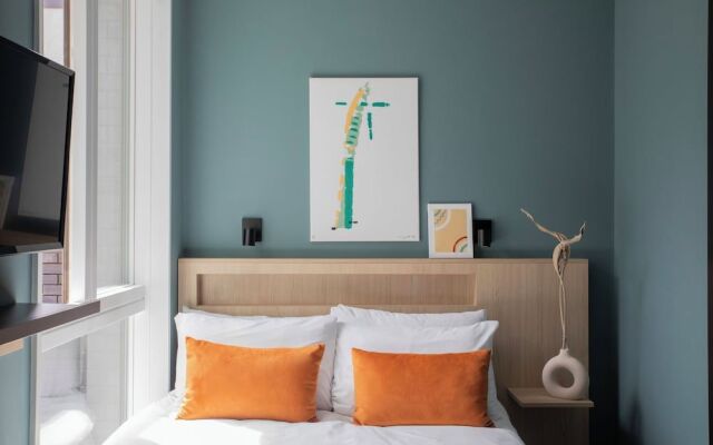 Bob W Tower Hill Studios