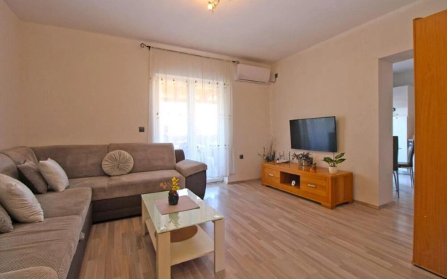 Spacious Apartment With Terrace and BBQ