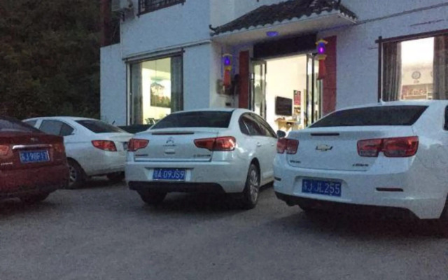 Zhangjiajie Stockaded Village Inn