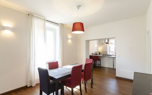 JOIVY Spacious Family Apt For 4, In Carignano, Genoa