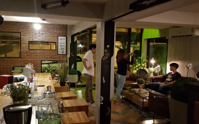 Sleep Walker Poshtel - Hostel