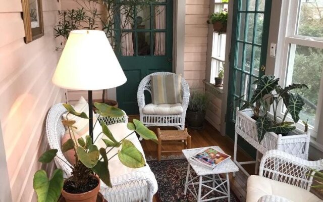 Charles Bass House Bed & Breakfast