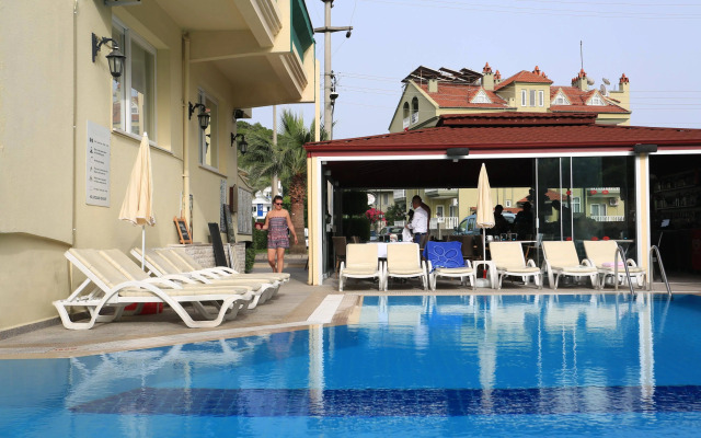 Amaris Apartments