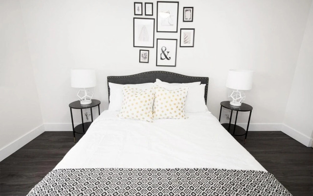 Luxurious One-bedroom With in Suite Laundry and Parking