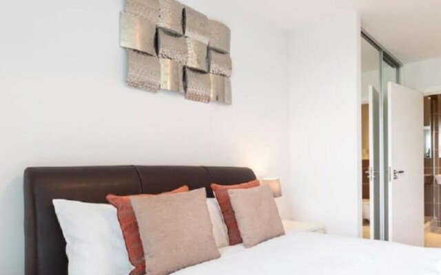 Impeccable 2-bed Apartment in Reading