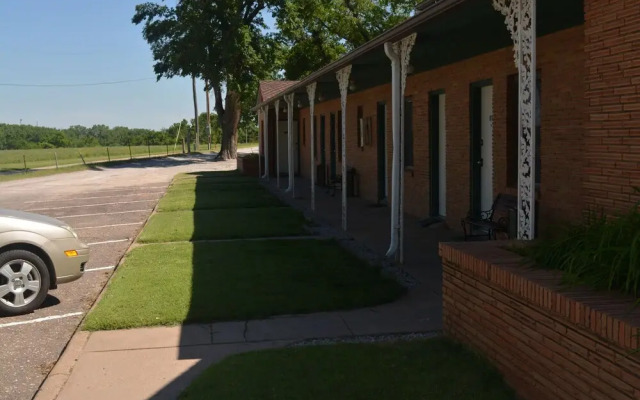 The Evergreen Inn - Motel and RV Park