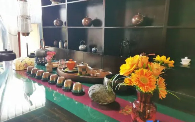 Yiyinju Holiday Hotel