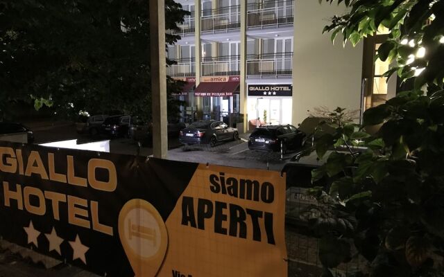 Hotel Giallo