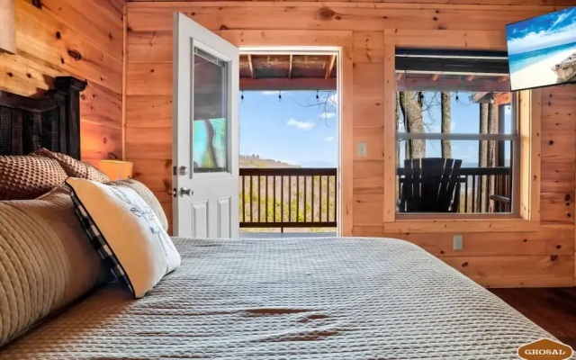 Heavenly Heights by Ghosal Luxury Lodging