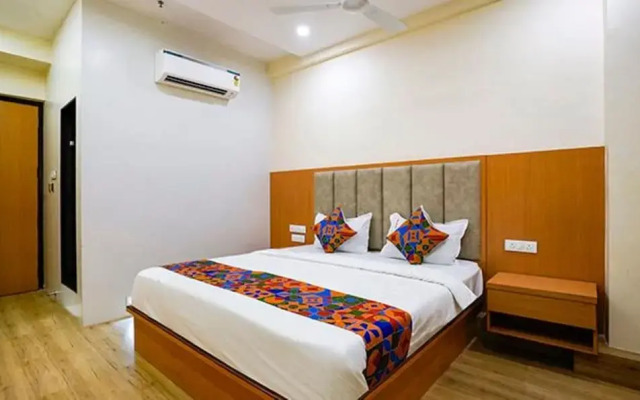 Fabhotel 7 Square