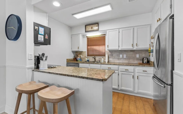 Colony Beach Club 223