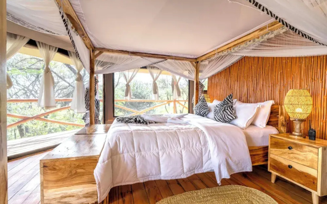 KumbuKumbu Luxury Tented Camp