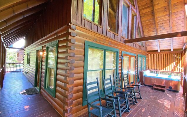 Cozy Bear 2 Bedroom Cabin