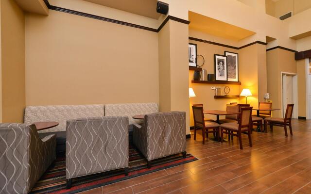 Hampton Inn & Suites by Hilton Edmonton Intl Airport