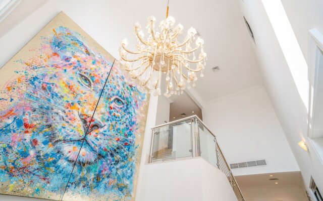 5BR Beach & pool villa in Palm