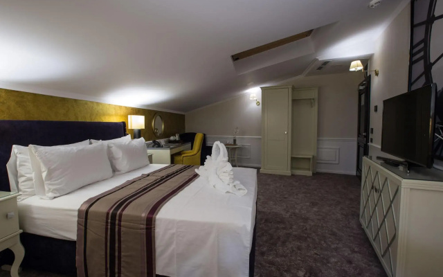 Peninsula Boutique Hotel