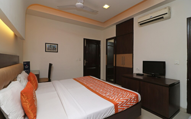 FabHotel Pine Tree