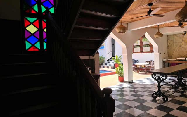 Dhow Palace Hotel