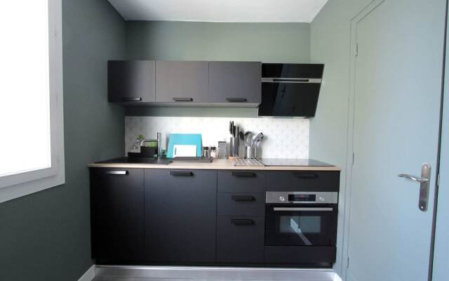 Quiet apt downtown with airco and a balcony