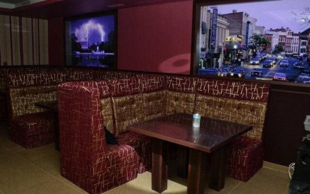 2x2 Cinema-Bar Hotel & Tours