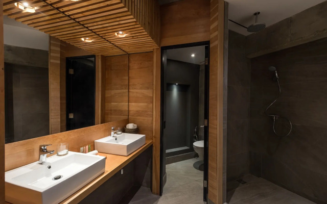 Hotel AWA Puerto Varas