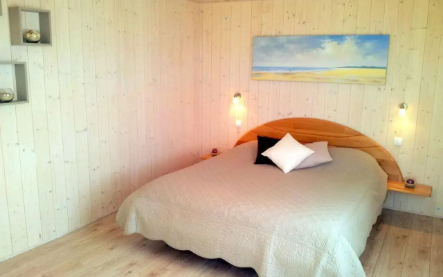 Holiday Home in Cleder Near Les Amiets Beach